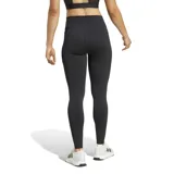 Calza deportiva Adidas Train Essentials negra con cintura alta y logo de la marca en blanco en la pierna izquierda.