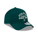 Gorra New Era 9Forty A-Frame de los Oakland Athletics, color verde con logo del equipo bordado en blanco. Diseño de cinco paneles con visera curva y cierre ajustable snapback.