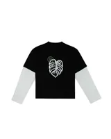 Remera de diseño doble capa con cuerpo negro de algodón y mangas largas tejidas en color blanco. Presenta un corte boxy relajado, cuello redondo y el logo de la marca estampado en pequeño en el pecho.