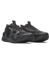 Championes de entrenamiento Under Armour Reign XT, color negro con detalles en gris oscuro. Presentan tecnología UA HOVR™ en la entresuela para amortiguación y UA TriBase™ en la suela para mayor estabilidad y contacto con el suelo.
