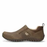 Zapatos slip-on Caterpillar modelo Opine, color marrón, con diseño sin cordones, elásticos laterales para mejor calce y suela de goma texturizada.