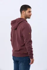 Canguro de felpa color azul marino con cierre frontal completo, capucha con cordones y bolsillos canguro.