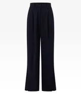 Pantalón pantalona de sastrería con rayas verticales, trabillas en la cintura y cierre con botón y cremallera. Confeccionado en poliéster, viscosa y elastano.