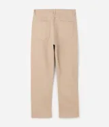 Pantalón de sarga de algodón con acabado vintage, corte recto y ajuste cómodo. Presenta cierre frontal con botón y cremallera, pasadores para cinturón y bolsillos funcionales en la parte delantera y trasera.