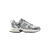 Championes New Balance modelo 530, color blanco con detalles en gris y negro, confeccionados en malla y material sintético, con tecnología ABZORB en la entresuela y logo "N" en los laterales.