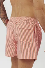 Short de baño con estampado tropical de hojas y loros, con cordón ajustable en la cintura.