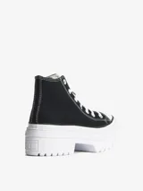 Zapatillas Converse Chuck Taylor All Star Lugged de caña alta, color negro, con suela track blanca.