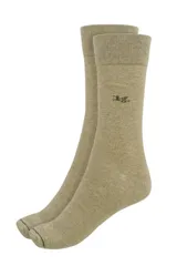 Media lisa color arena de la marca Legacy Co., con logo bordado en azul oscuro. Tejido multi-stretch de algodón para frescura y confort.