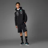 Hoodie de felpa color negro de la escudería Mercedes-AMG Petronas F1, con capucha, bolsillo tipo canguro y los logos de los patrocinadores estampados en el pecho.