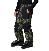 Pantalón técnico de esquí con tecnología impermeable y transpirable Omni-Tech. Presenta un diseño estampado de camuflaje en tonos verdes y negros, con paneles sólidos en negro. Incluye rodillas articuladas, ventilación en las piernas, cintura ajustable, bolsillos con cremallera y cremalleras en los puños para facilitar el uso con botas de nieve.