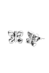 Aros tipo broquel con diseño de mariposa, realizados en aleación de metales con baño de plata de ley.