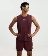 Bermuda deportiva Get Over color bordó con short interno de compresión negro, cintura elástica y diseño liviano de secado rápido.