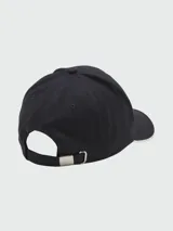 Gorro tipo gorra Boss modelo Bold, de color blanco con detalle de la marca en relieve en el lateral frontal.