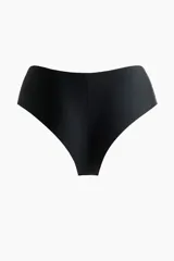 Bombacha tipo hipster de microfibra con cintura en V y corte láser, diseñada para un efecto invisible bajo la ropa. Presenta tiro bajo, cobertura media y refuerzo interior.