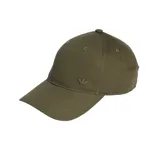 Gorra Adidas Everyday Icons Tonal Metal Trefoil de color verde militar, con diseño clásico de visera curva y aplique metálico del logo trébol de la marca en tono sobre tono.
