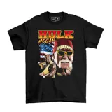 Remera negra de algodón con estampado gráfico frontal de Hulk Hogan, incluyendo una bandera de Estados Unidos y tipografía estilo vintage.