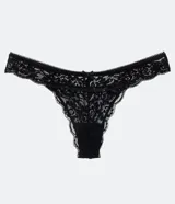 Bombacha bikini hilo de encaje floral blanco, con pequeña moña aplicada en la parte delantera y forro de algodón.