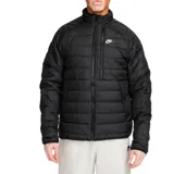 Campera puffer negra con cuello alto, cierre frontal completo y logo de Nike bordado en blanco en el pecho.