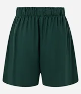 Short femenino de viscolino color blanco, modelo runner evasê, con cintura elástica, botón frontal y bolsillos laterales.