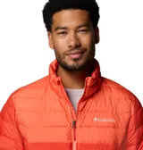 Campera acolchada Columbia modelo Powder Lite II, color rojo con diseño degradado. Cuenta con tecnología Omni-Heat para retención de calor, aislamiento sintético Thermarator, tejido resistente al agua Omni-Shield, cierre frontal completo, cuello alto con protector de barbilla, puños elásticos y bolsillos laterales con cierre.
