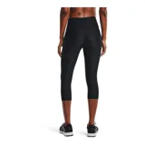 Calza capri deportiva Under Armour negra con logo blanco en la pierna izquierda.