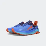 Championes de trail running Altra Olympus 5, color azul con detalles en naranja y suela Vibram.