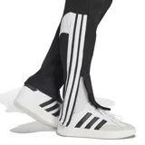 Pantalón deportivo Adidas Tiro Cargo para hombre, de color negro, con bolsillos cargo laterales y el logo de la marca impreso en blanco.