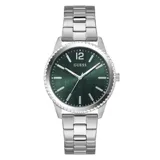 Reloj analógico Guess modelo Chip con caja y malla de acero inoxidable plateado. Presenta una esfera verde con acabado sunray, índices de barra y número 12 en la parte superior.