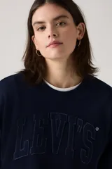Buzo azul marino de algodón con cuello redondo y logo Levi's bordado en el frente. Corte clásico y puños y bajo acanalados.