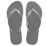 Sandalias de goma Havaianas modelo Slim, color gris oscuro, con tiras finas metálicas y diseño clásico de dedo.