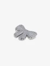 Accesorio para Crocs con forma de moño plateado brillante.