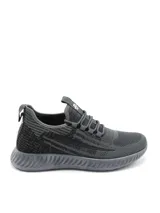 Zapatilla deportiva de tejido de punto, color gris oscuro/negro, con cordones y suela de goma texturizada en tono gris. Presenta un diseño moderno y ligero, ideal para uso casual o entrenamiento ligero.
