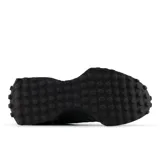 Championes urbanos New Balance modelo 327, color verde oliva con logo N lateral en negro y suela dentada negra.