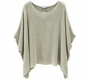 Poncho de tejido de punto abierto estilo red color beige, con cuello redondo y diseño holgado de mangas amplias.