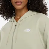 Campera con capucha y cierre frontal, color verde oliva, con logo bordado en el pecho. Confeccionada en tejido de felpa de algodón.