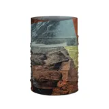 Cuello multifuncional Buff de diseño tubular, confeccionado en tejido elástico con estampado fotográfico de montañas y formaciones rocosas en tonos tierra, gris y azul.