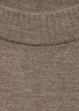 Chaleco de punto fino con cuello redondo y diseño oversize de manga larga, confeccionado en una mezcla de lana con ribetes en canalé.