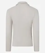 Blusa de manga larga confeccionada en tejido rib de algodón con elastano. Presenta un diseño ajustado al cuerpo con cuello polo y escote en V.