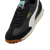 Championes urbanos Puma modelo Easy Rider Vintage, color negro con detalles en blanco y suela de goma color caramelo. Presentan una combinación de materiales en la capellada con logo de la marca en el lateral y lengüeta.