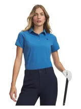 Chomba deportiva Under Armour modelo UA Armourdry SS Polo, color azul, de manga corta, con cuello polo y cierre frontal de botones.