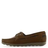 Zapato náutico de cuero color beige con cordones y suela blanca.