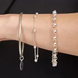 Pulsera de plata 925 con eslabones tipo rolo y cierre de mosquetón.