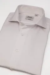 Camisa Annoni modelo Hudson de corte slim fit, color blanco, de manga larga con cuello camisero clásico y botones frontales.