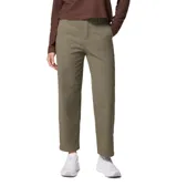 Pantalón Columbia modelo Roc Straight Leg de corte recto, color verde militar, con bolsillos laterales y trabillas para cinturón.