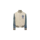 Campera bomber Off-White tipo varsity de cuerpo beige con mangas de denim azul. Presenta cierre frontal con broches a presión, bolsillos ribeteados y cuello, puños y dobladillo de punto elástico a rayas. Cuenta con el logotipo bordado en el pecho.