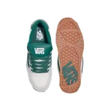 Championes Vans Hylane unisex, color blanco con detalles en verde oscuro y suela marrón. Inspirados en el skate de los 2000, con banda lateral Sidestripe brillante y tridimensional, logotipos bordados, suela gruesa y lengüeta acolchada.