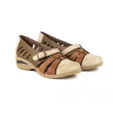Zapato guillermina artesanal confeccionado en cuero, diseño multicolor combinando tonos beige, rojo y marrón, con perforaciones laterales, tiras en el empeine con hebilla metálica y suela baja con cámara de aire.