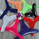 Bombacha de bikini colaless para mujer, de diseño plisado en la parte trasera y tiro bajo, disponible en varios colores.