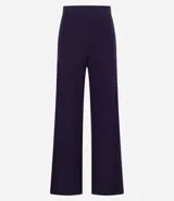 Pantalón pantalona de ribana color negro, con cintura elástica y textura acanalada.