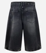 Bermuda de jean para hombre, modelo super baggy, con lavado dirty y cinturón de lazo en la cintura.